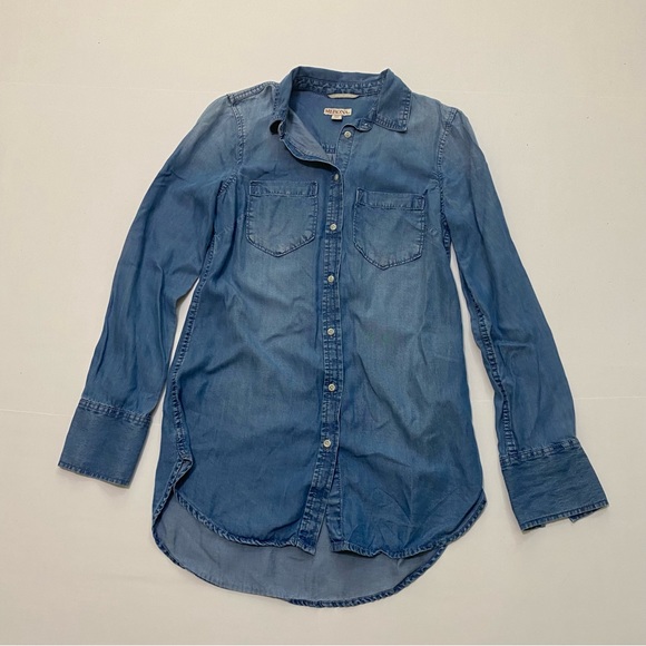 Merona Tops - ⭐️ Merona extra small blue jeans button down shirt.